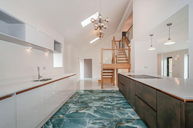 4 bed Detached for sale Image 7