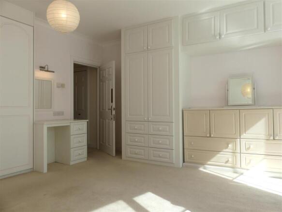 2 bed Apartment to rent Image 9