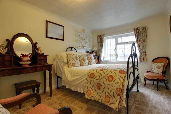 Bedroom 2 (Double)