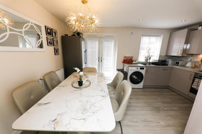 3 bed Semi-Detached for sale Image 6