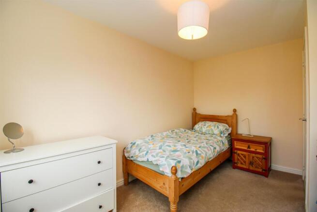5 bed Detached for sale Image 11