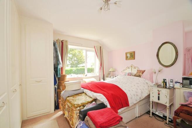 5 bed Detached for sale Image 11