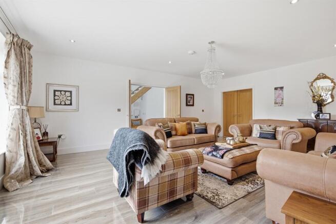 6 bed House for sale Image 12