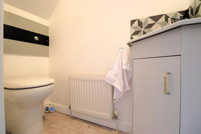 4 bed Detached for sale Image 6