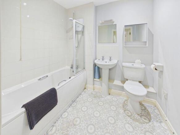 2 bed Flat for sale Image 8