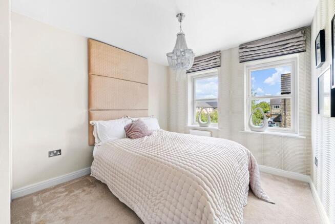 5 bed Detached for sale Image 12