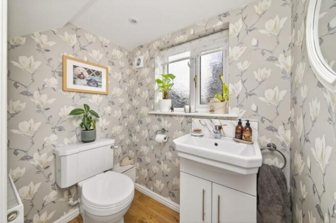 5 bed Detached for sale Image 6
