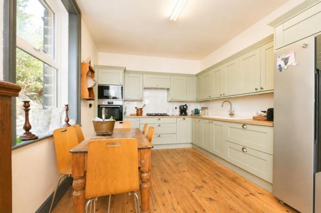 4 bed Detached for sale Image 5