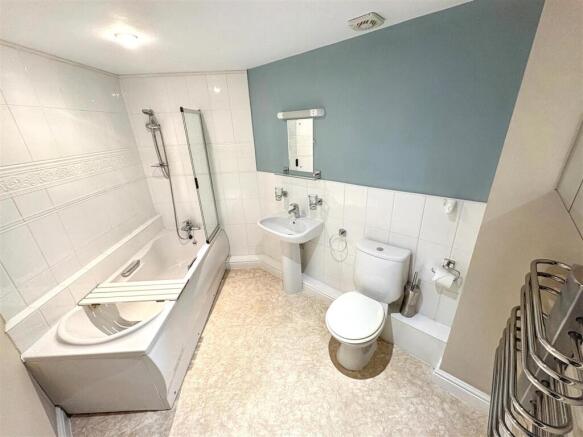 Bathroom (9).jpg