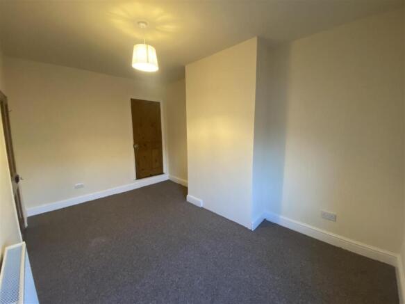 2 bed End of Terrace to rent Image 8