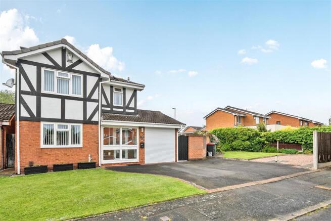 3-bed detached on Cygnet Drive, Telford, £300,000