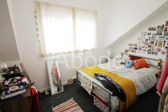 4 bed House to rent Image 4