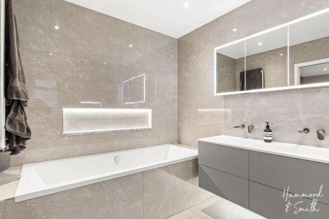En-Suite Bathroom