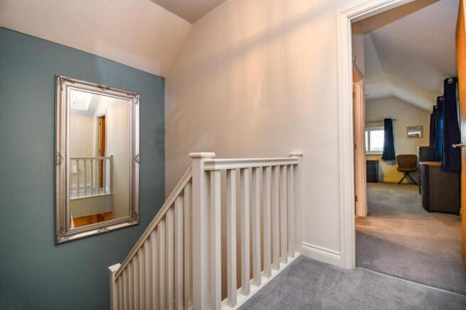 4 bed Detached for sale Image 9
