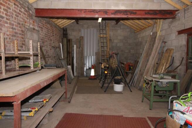 Barn 2