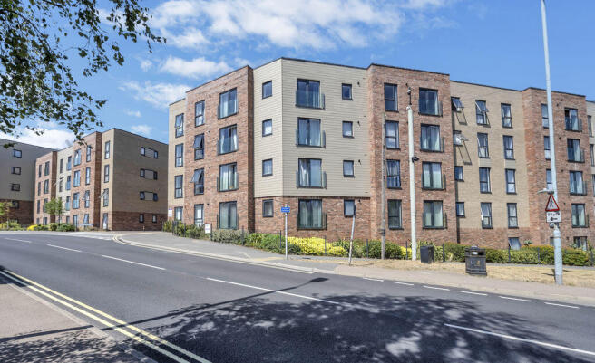 2-bed flat on Station Hill, Bury St. Edmunds, £250,000