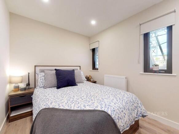 2 bed Flat to rent Image 4