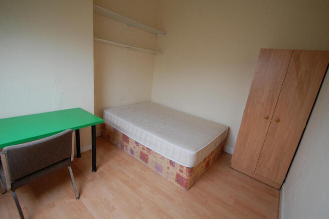 6 bed House to rent Image 9