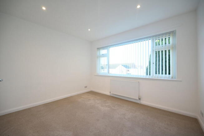 3 bed Semi-Detached Bungalow to rent Image 9