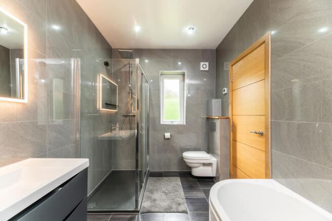 6 bed Detached for sale Image 12