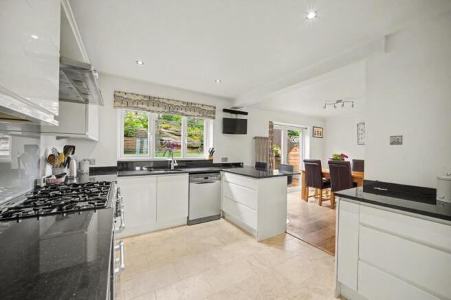 3 bed Detached for sale Image 9