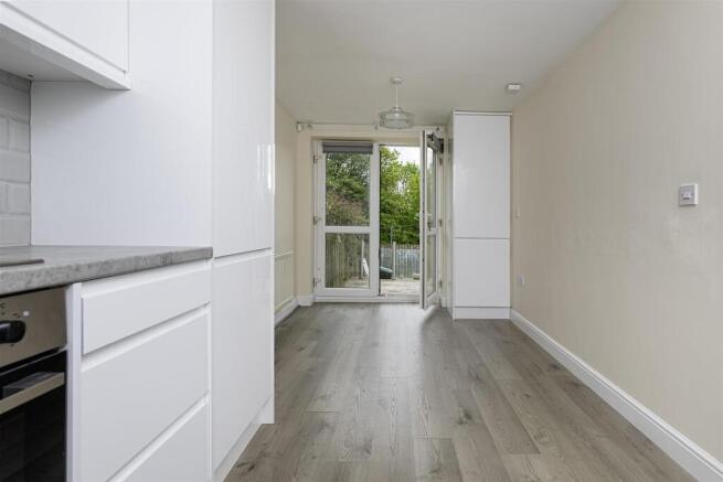 4 bed Town House for sale Image 6