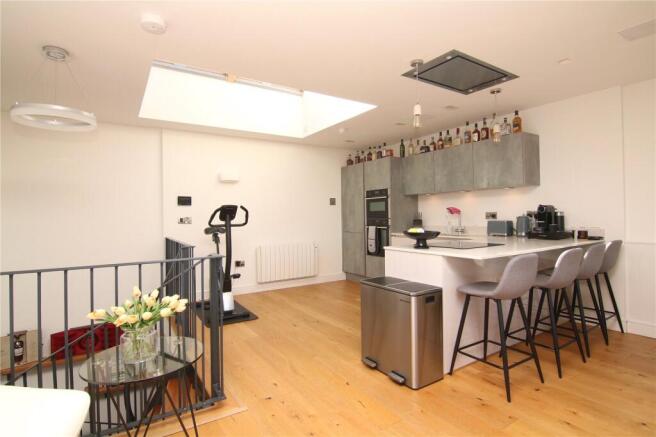 2 bed Flat for sale Image 8