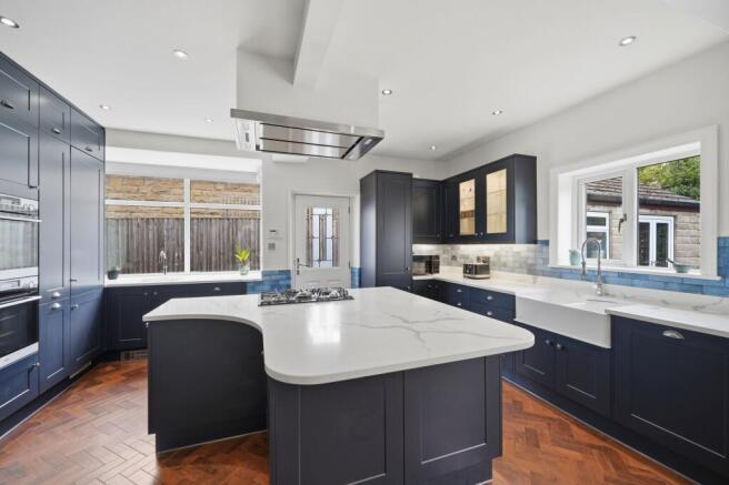 4 bed Semi-Detached for sale Image 12