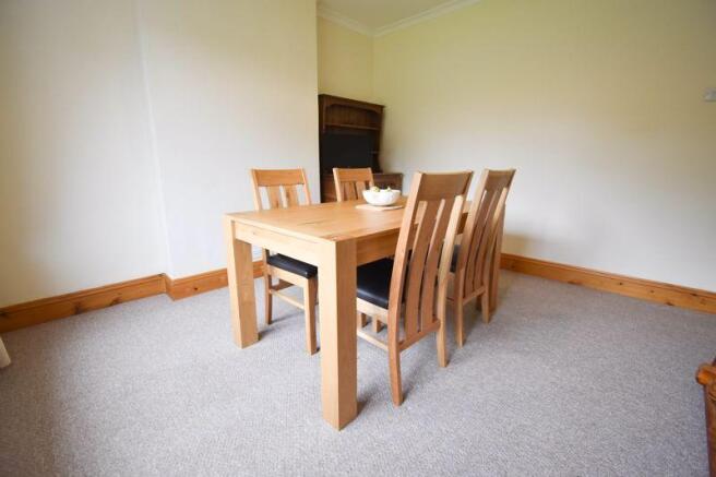 Lounge/Dining ...
