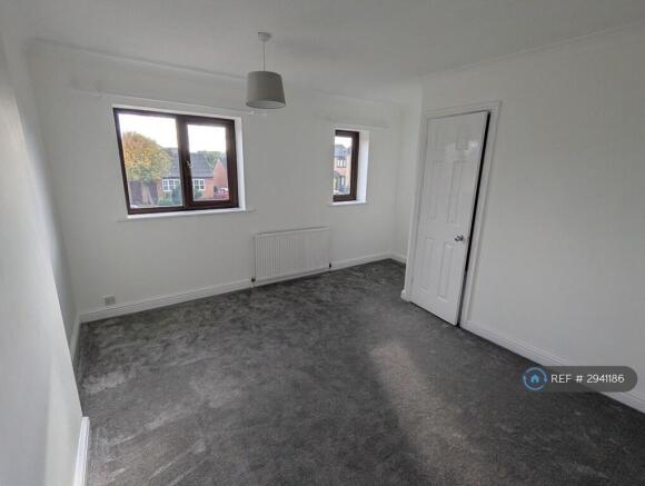 2 bed Terraced to rent Image 8
