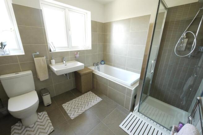 Spacious Family Bath