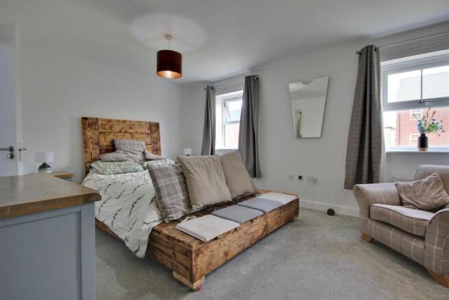 4 bed Semi-Detached for sale Image 10