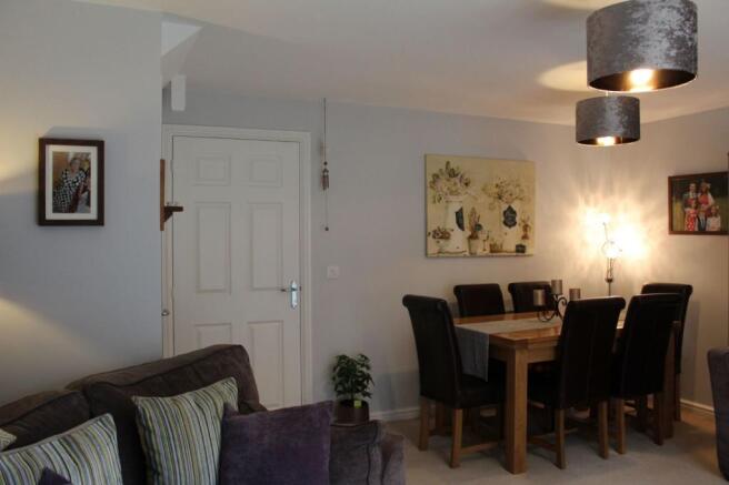 LOUNGE/DINING ROOM