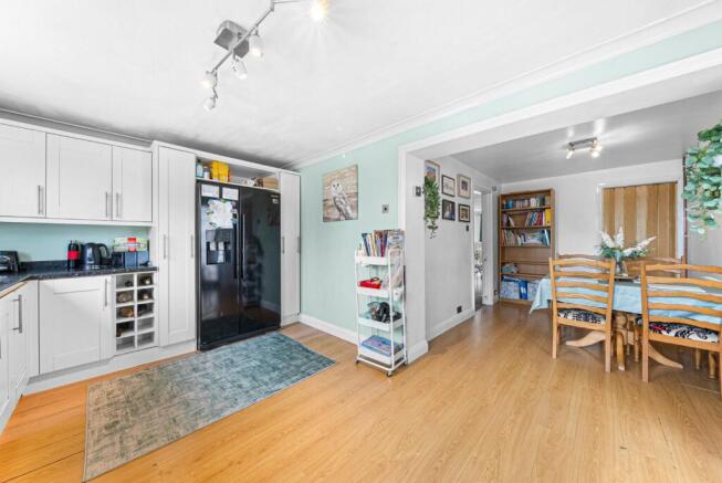3 bed Semi-Detached for sale Image 6