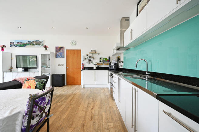 2 bed Ground Flat for sale Image 10