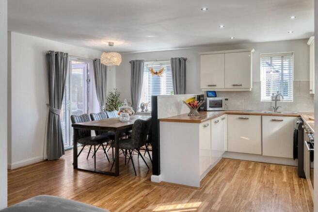 Kitchen/Dining Area