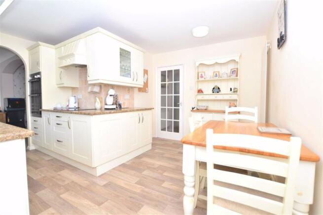 Fitted Kitchen/Breakfast Room