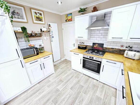 2 bed Semi-Detached Bungalow for sale Image 6