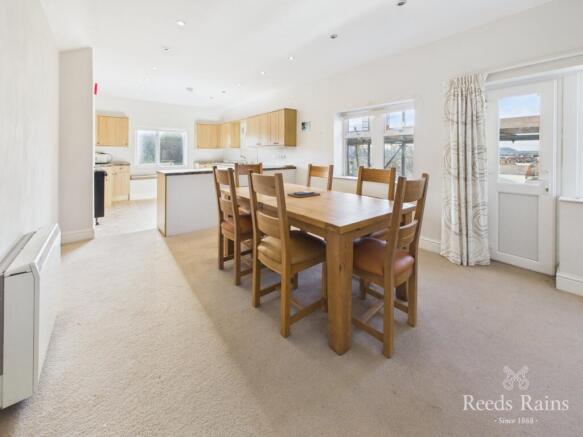 2 bed Apartment for sale Image 4