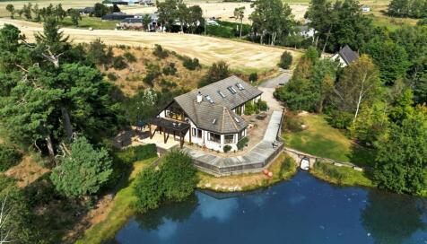 Lochside Lodge, Glenesk, Turriff, AB53 8AH