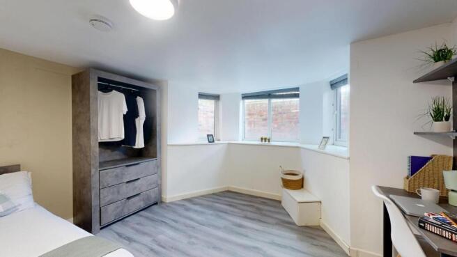 4 bed House to rent Image 10