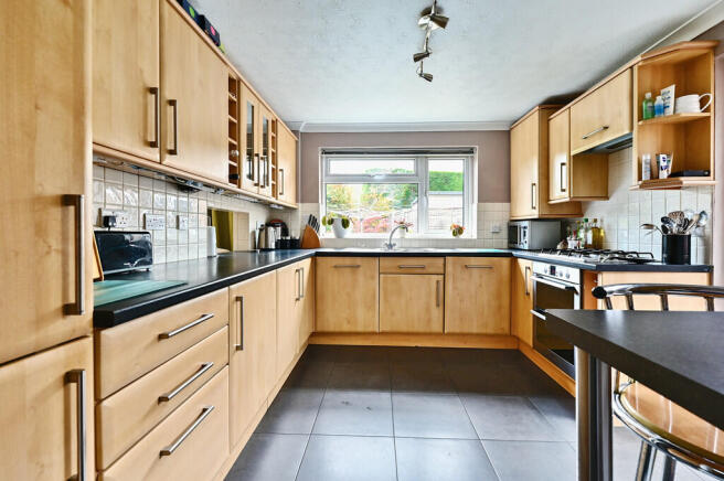 4 Woodville Close...