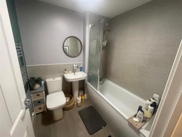 BATHROOM 2.jpg