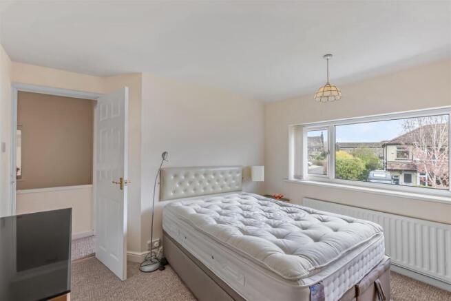 3 bed Semi-Detached for sale Image 10