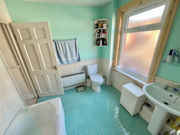 Bathroom Aspect 2