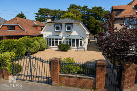 Hayes Avenue, Bournemouth, BH7 7