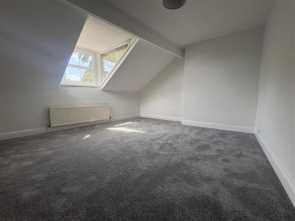 4 bed Terraced to rent Image 6