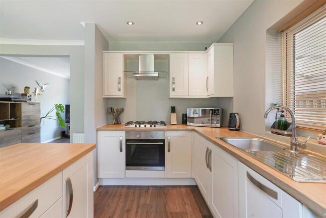 3 bed Semi-Detached for sale Image 6