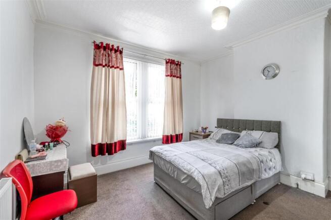5 bed Detached for sale Image 12