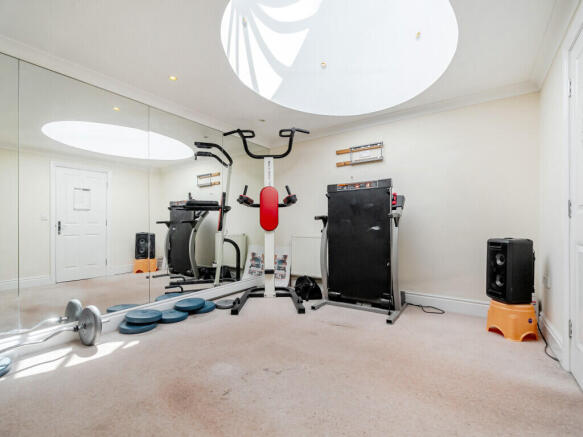 3 bed Apartment for sale Image 7